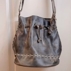 Bedstu bucket bag, leather shoulder bag. Adjustable strap